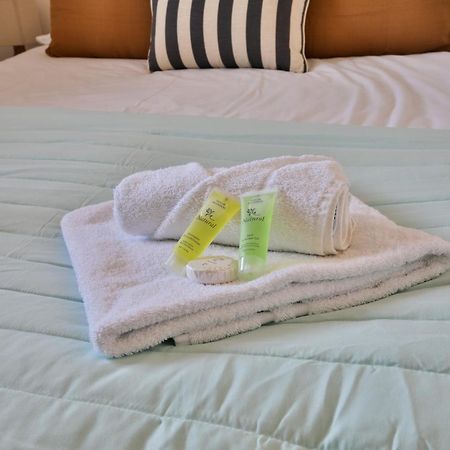 Stayright 2 Bed Beach House With Private Parking- Next To Barry Beach And Jackson Bay Экстерьер фото